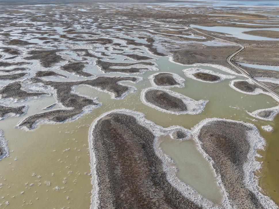 Cu o lună în urmă, devenise roz. Acum, Lacul Tuz seamănă cu o mare de zăpadă: Cum arată din dronă locul unic în lume care pare SF 1108019