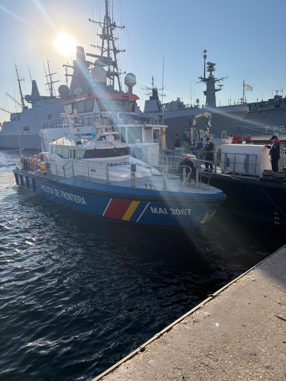 Imagini cu nava distrusă de dronele rusești în Marea Neagră. Cei 11 marinari salvați de români au ajuns la Constanța 1108093