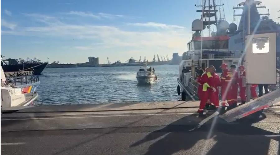 Imagini cu nava distrusă de dronele rusești în Marea Neagră. Cei 11 marinari salvați de români au ajuns la Constanța 1108096