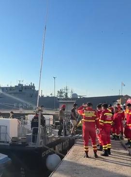 Imagini cu nava distrusă de dronele rusești în Marea Neagră. Cei 11 marinari salvați de români au ajuns la Constanța 1108098
