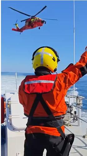 Imagini cu nava distrusă de dronele rusești în Marea Neagră. Cei 11 marinari salvați de români au ajuns la Constanța 1108101