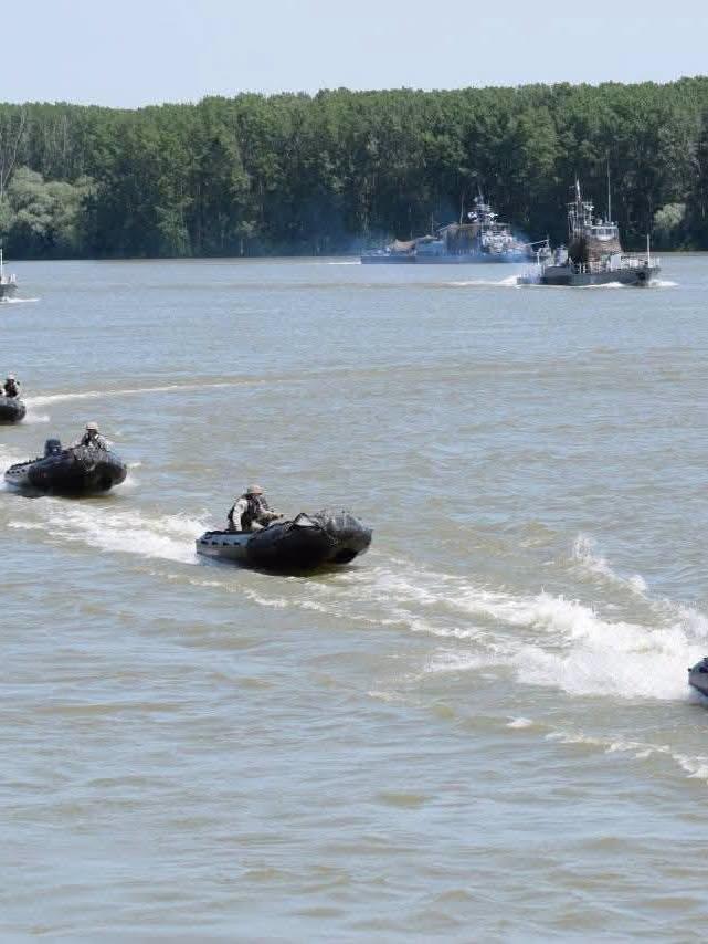 Peste 20 de nave și ambarcațiuni participă la exerciţiul Danube Protector, pe brațul Sfântu Gheorghe. Scenariul: respingerea inamicului 1107897