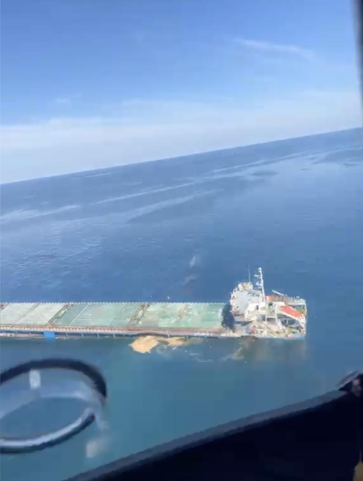 O navă a fost lovită de drone și s-a scufundat în Marea Neagră, lângă platforma Pescăruș a Petrom. Doi membri ai echipajului au murit 1107970