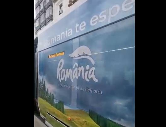 Cum arată tramvaiul din Sevilla care a fost colantat cu peisaje din România. Darău: "Vrem să-i determinăm pe oameni să vină în România" 1108286