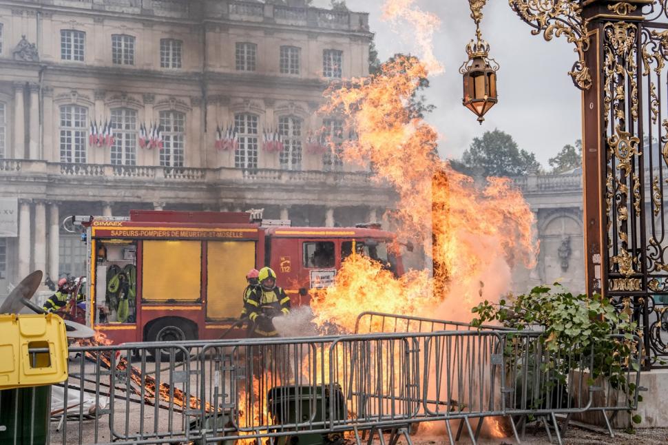 Furia elevilor de liceu din Franța. Proteste de amploare azi în Paris și în alte orașe, după săptămâna cu violențe și arestări în masă 1108179