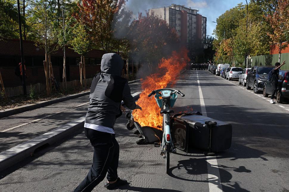 Furia elevilor de liceu din Franța. Proteste de amploare azi în Paris și în alte orașe, după săptămâna cu violențe și arestări în masă 1108181
