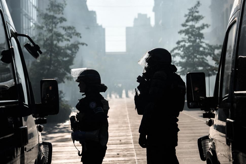 Alertă de gradul zero în Franța. Protestatarii s-au îmbrâncit cu jandarmii la Paris. La Lyon, au aruncat cu proiectile în polițiști 1108370
