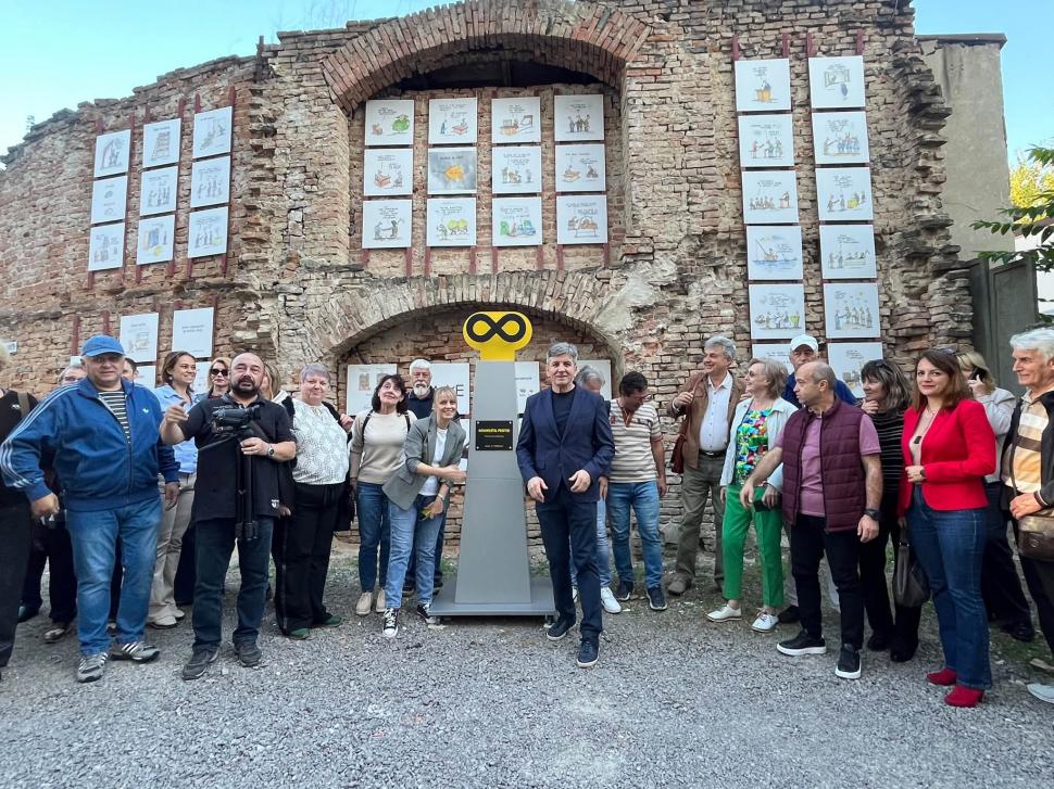 Primul "Monument al Prostiei" din lume a fost inaugurat la Brăila. Ce simbol a ales caricaturistul Costel Pătrășcan  1108546