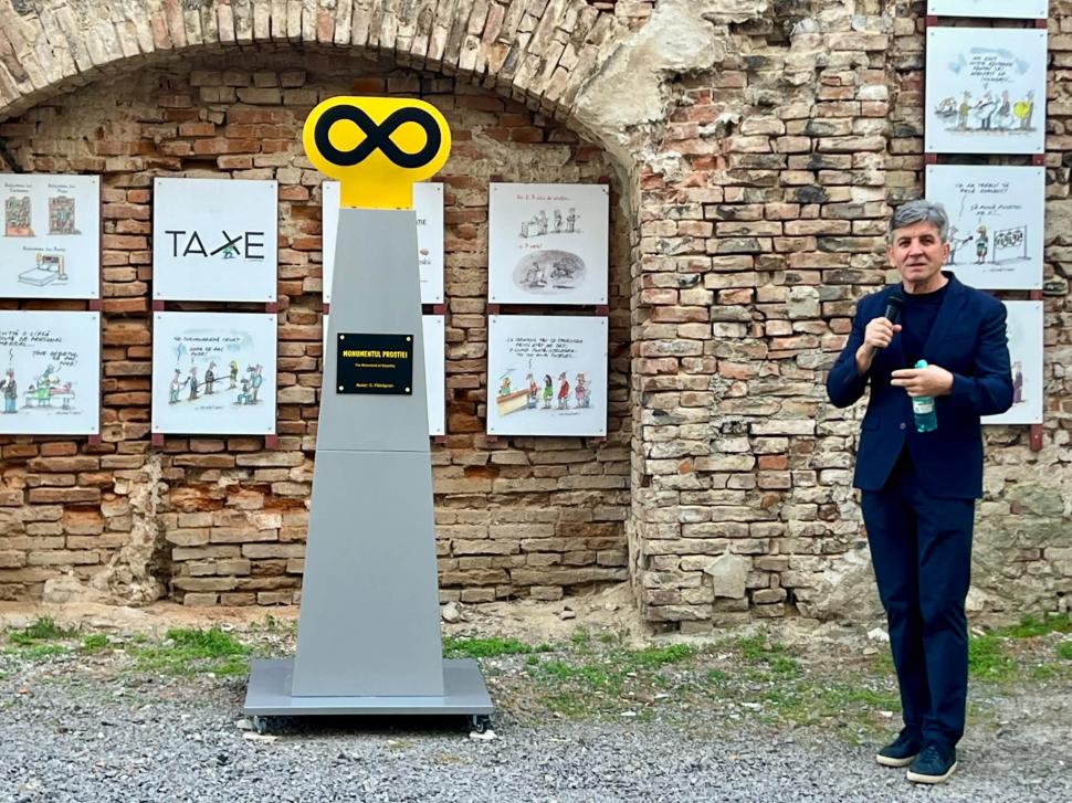 Primul "Monument al Prostiei" din lume a fost inaugurat la Brăila. Ce simbol a ales caricaturistul Costel Pătrășcan  1108547