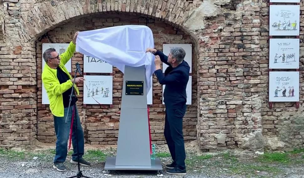 Primul "Monument al Prostiei" din lume a fost inaugurat la Brăila. Ce simbol a ales caricaturistul Costel Pătrășcan  1108554