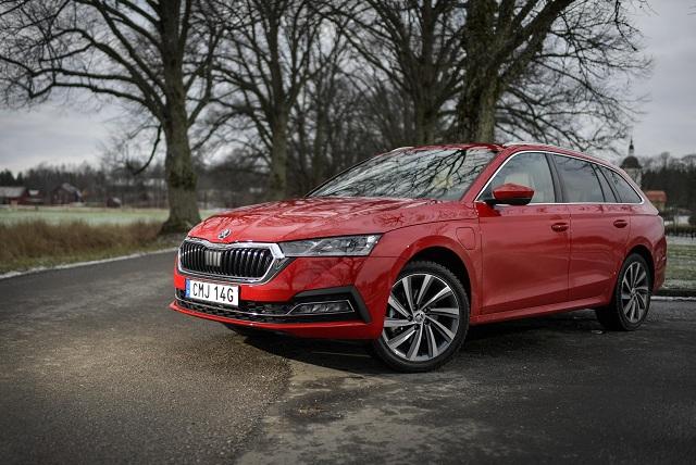 Francezii au comparat noua Dacia Striker cu Skoda Octavia Combi. "Va reuși acest cal de muncă românesc să detroneze vedeta gamei?" 1108628