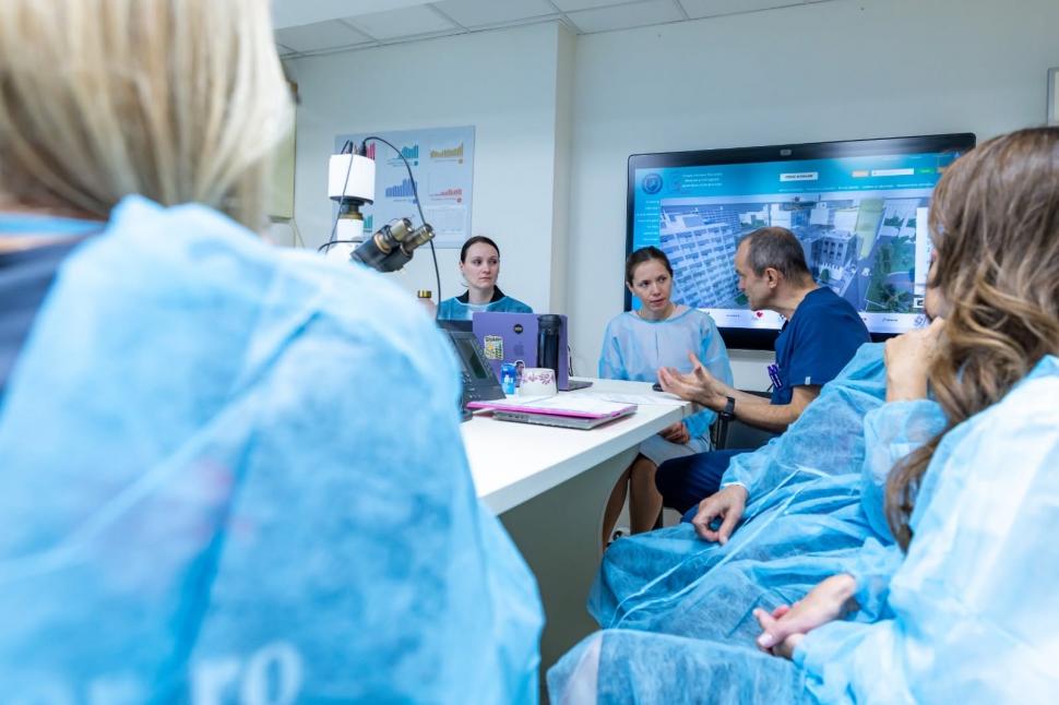 Mirabela Grădinaru a vizitat Clinica de Terapie Intensivă nou-născuţi de la "Marie Curie". Ce le-a spus medicilor şi asistentelor 1108935