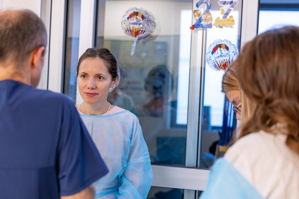 Mirabela Grădinaru a vizitat Clinica de Terapie Intensivă nou-născuţi de la "Marie Curie". Ce le-a spus medicilor şi asistentelor 1108936