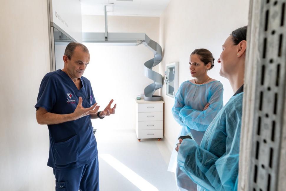 Mirabela Grădinaru a vizitat Clinica de Terapie Intensivă nou-născuţi de la "Marie Curie". Ce le-a spus medicilor şi asistentelor 1108937