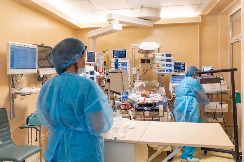 Mirabela Grădinaru a vizitat Clinica de Terapie Intensivă nou-născuţi de la "Marie Curie". Ce le-a spus medicilor şi asistentelor 1108938