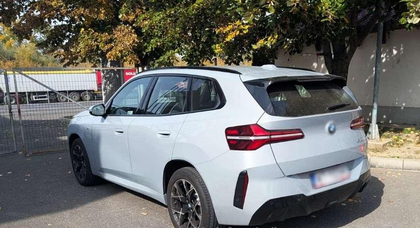 Cum arată BMW-ul de 60.000 de euro pe care poliţiştii l-au confiscat la vama Sculeni. Maşina ar fi fost furată din Polonia 1109166