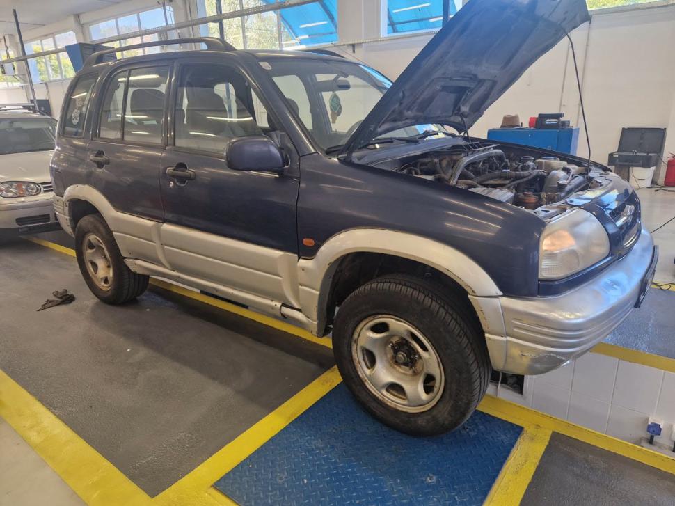 RAR a publicat imagini şocante cu maşinile care vin la verificări. De la buturugi în loc de suspensii la ţevi înfipte în evacuare 1109184