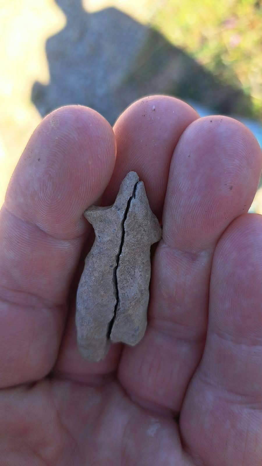 Descoperire arheologică de senzație în România: un idol feminin vechi de 6.500 de ani ce aparține culturii Cucuteni, găsit în Harghita 1109575