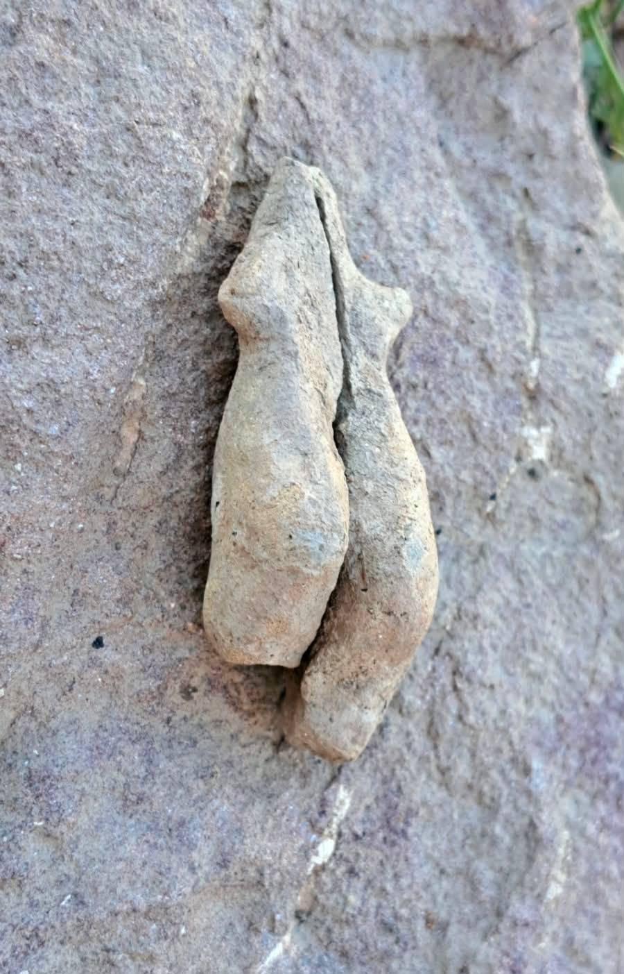 Descoperire arheologică de senzație în România: un idol feminin vechi de 6.500 de ani ce aparține culturii Cucuteni, găsit în Harghita 1109576