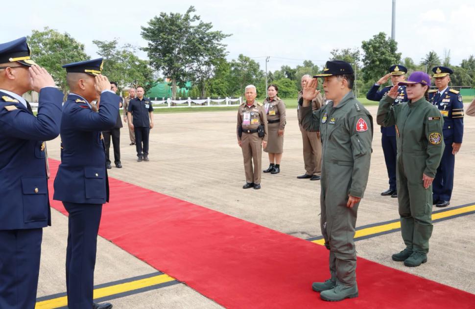 Imagini rare. Regina Suthida a Thailandei a pilotat singură un avion de luptă Gripen, ea are peste 1.188 de ore de zbor 1109407