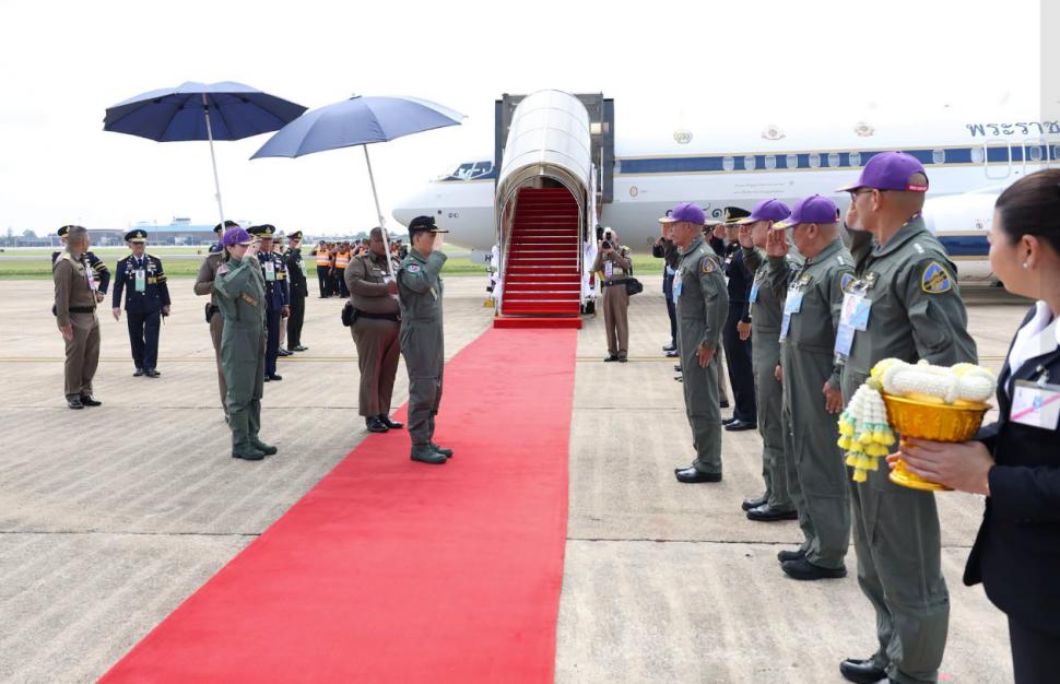Imagini rare. Regina Suthida a Thailandei a pilotat singură un avion de luptă Gripen, ea are peste 1.188 de ore de zbor 1109408