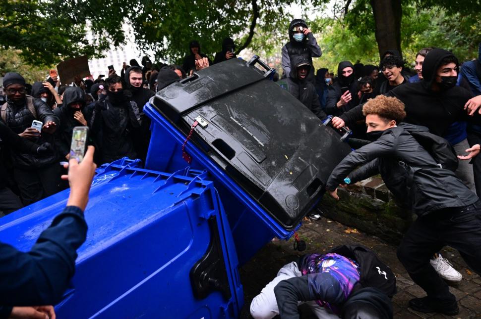 Violențe la Bruxelles, în timpul protestelor sindicatelor. Poliția a intervenit cu gaze lacrimogene și tunuri cu apă 1109541