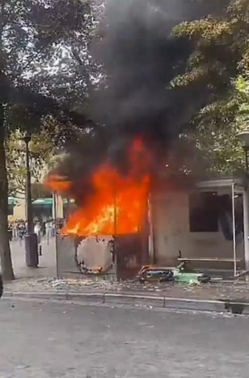 Proteste violente la Bruxelles din cauza scumpirilor şi a salariilor mici. Poliția a intervenit cu gaze lacrimogene și tunuri cu apă 1109544