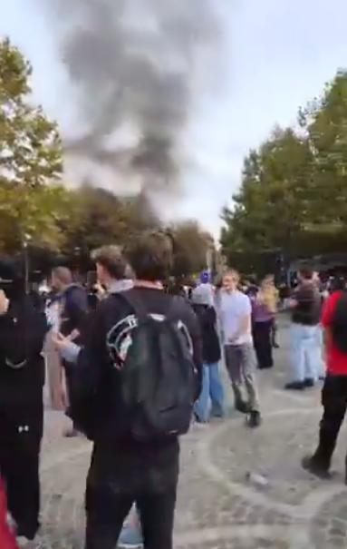 Proteste violente la Bruxelles din cauza scumpirilor şi a salariilor mici. Poliția a intervenit cu gaze lacrimogene și tunuri cu apă 1109545
