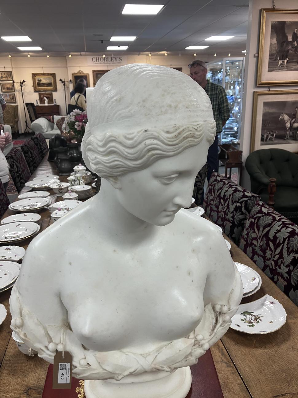 A fost confundată cu un ornament de grădină timp de 70 de ani. Dar s-a dovedit a fi o sculptură rară de marmură, din 1854 1110138