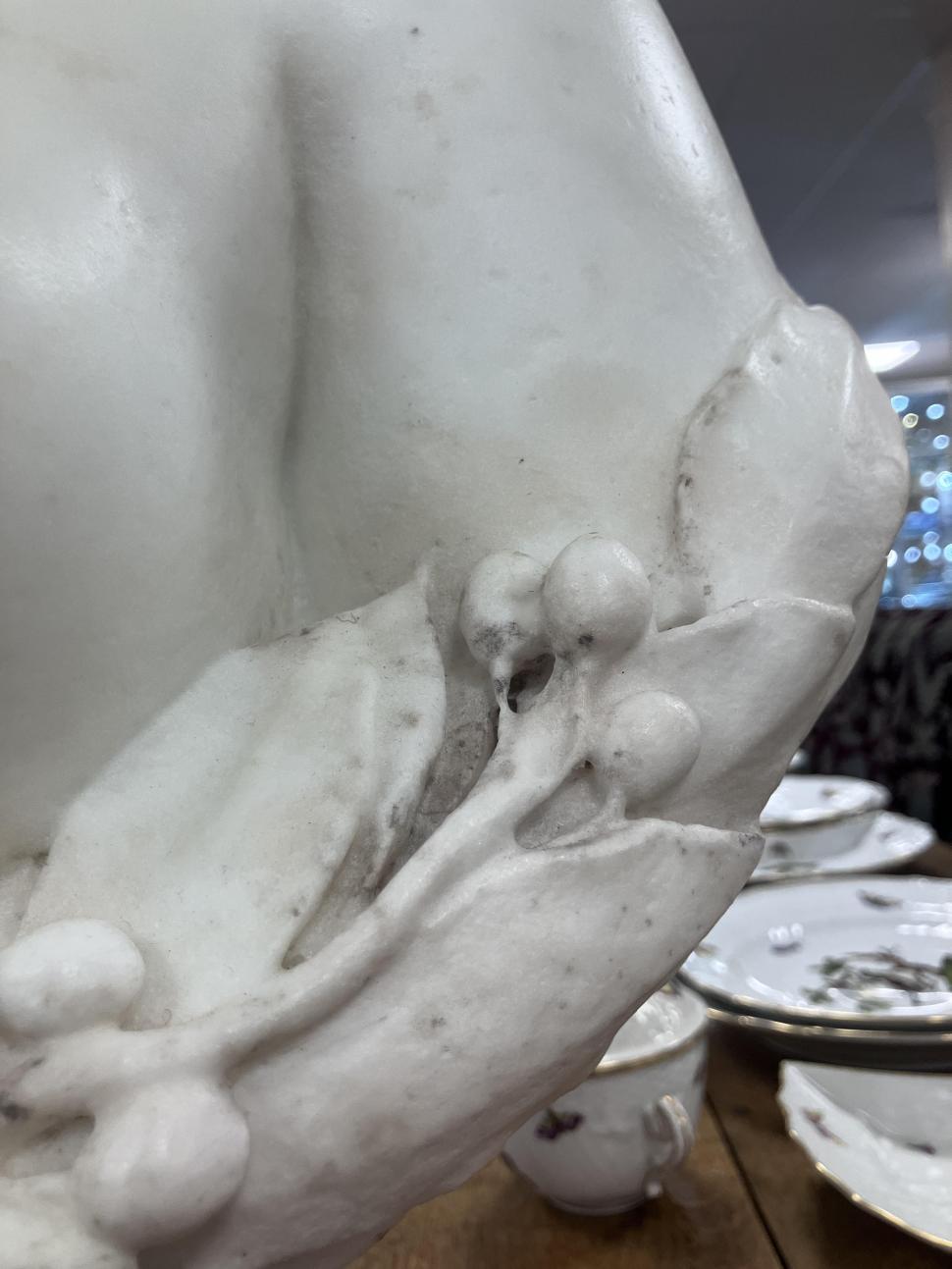 A fost confundată cu un ornament de grădină timp de 70 de ani. Dar s-a dovedit a fi o sculptură rară de marmură, din 1854 1110139