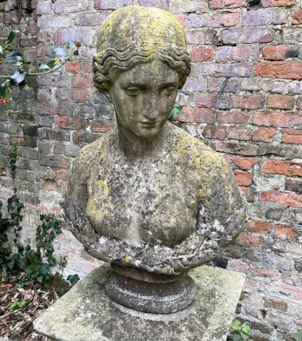 A fost confundată cu un ornament de grădină timp de 70 de ani. Dar s-a dovedit a fi o sculptură rară de marmură, din 1854 1110149