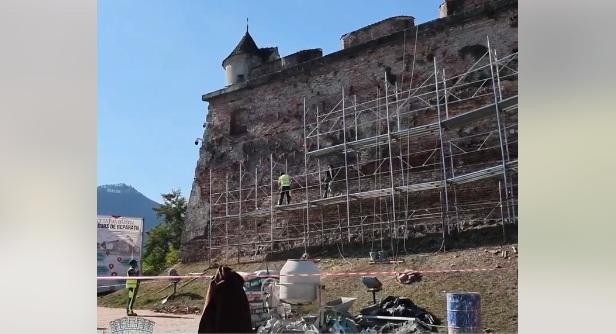 Continuă reabilitarea Cetățuii de pe Dealul Straja din Braşov. Cum arată monumentul istoric acum, după ce s-a degradat foarte tare 1110197