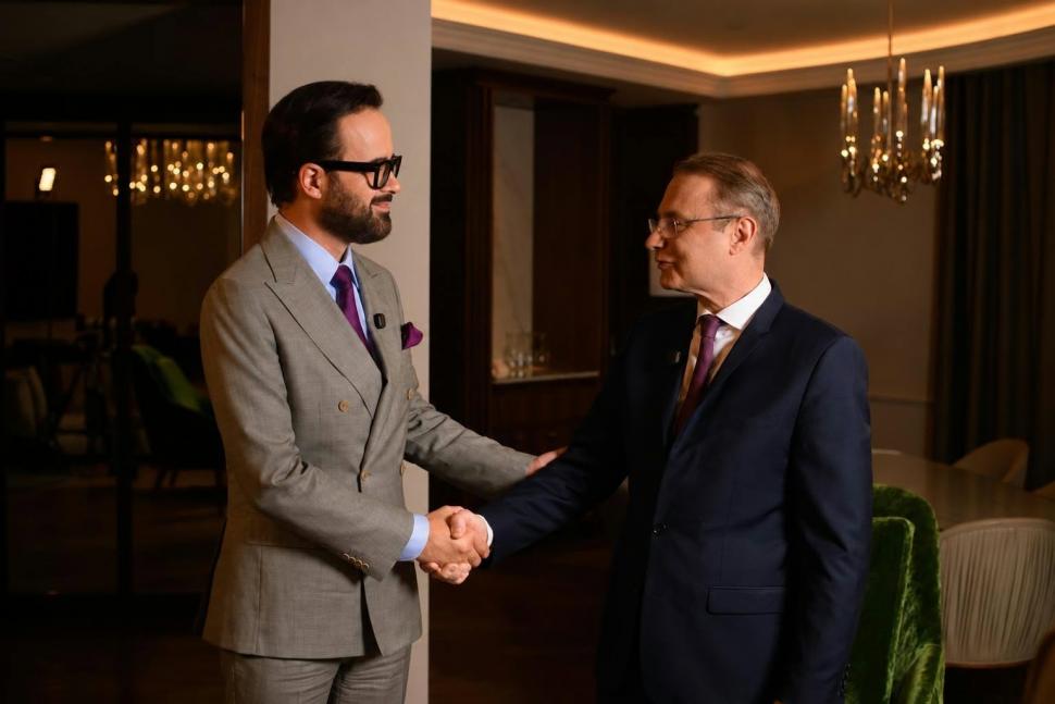 La ora 21, Luca Niculescu va fi la „Sinteza zilei”. Premierul desemnat, față în față cu Mihai Gâdea 1110023