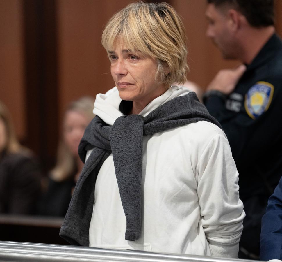Actrița Selma Blair a apărut transfigurată în sala de judecată, după scandalul din avion și arestarea de pe aeroportul JFK din New York 1110442