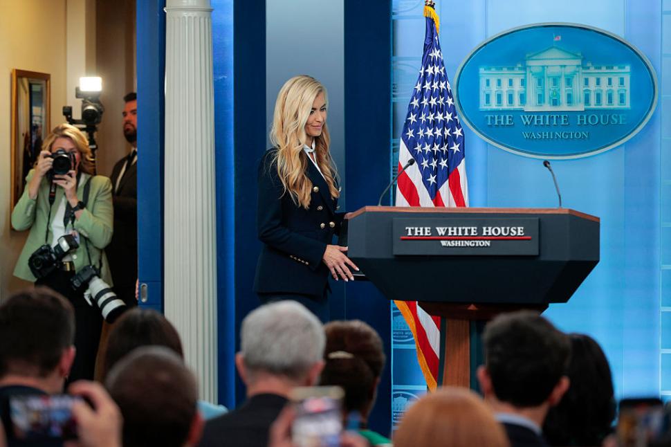Katie Zacharia, noua purtătoare de cuvânt a lui Trump, a susținut prima ei conferință de presă. Ce se știe despre blonda controversată 1110614
