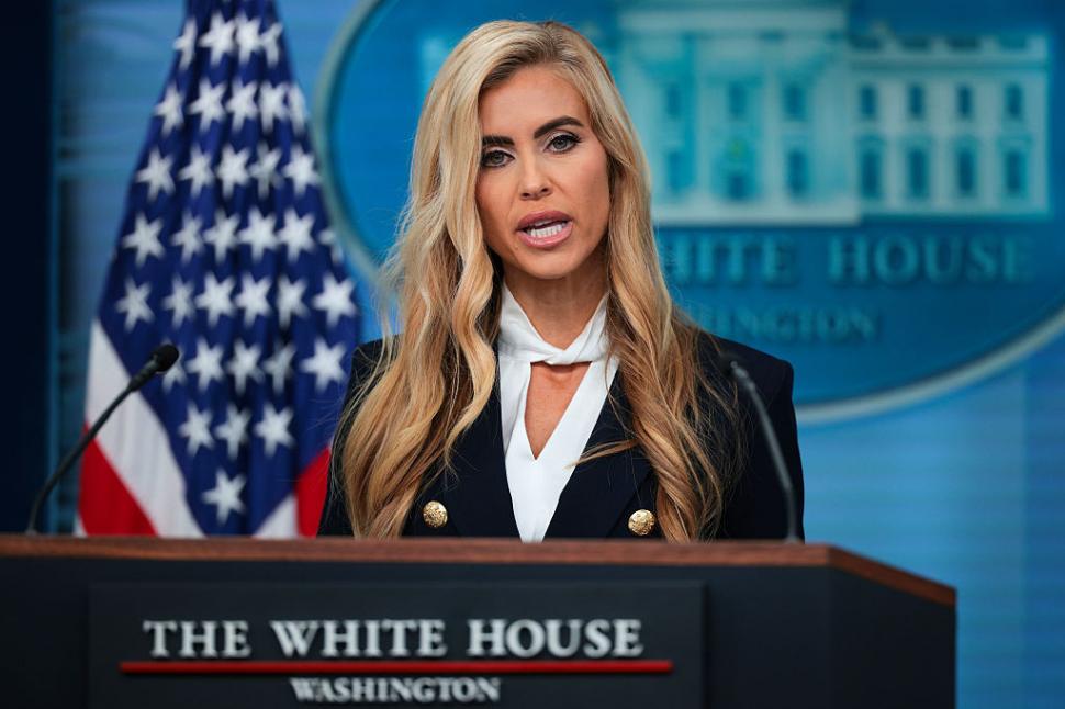 Katie Zacharia, noua purtătoare de cuvânt a lui Trump, a susținut prima ei conferință de presă. Ce se știe despre blonda controversată 1110616