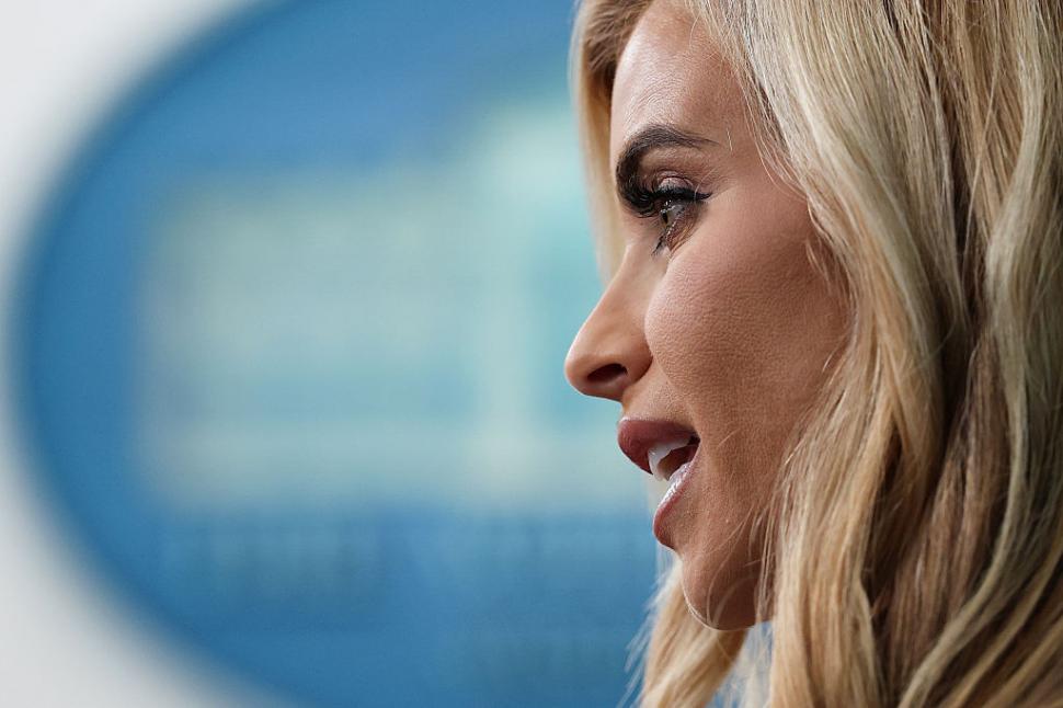 Katie Zacharia, noua purtătoare de cuvânt a lui Trump, a susținut prima ei conferință de presă. Ce se știe despre blonda controversată 1110618