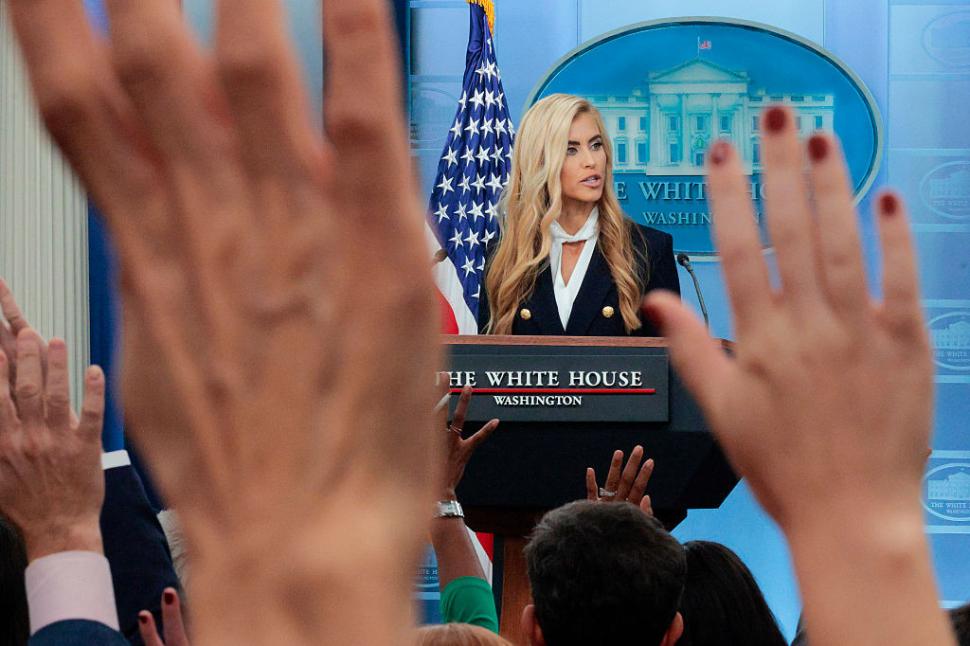 Katie Zacharia, noua purtătoare de cuvânt a lui Trump, a susținut prima ei conferință de presă. Ce se știe despre blonda controversată 1110619