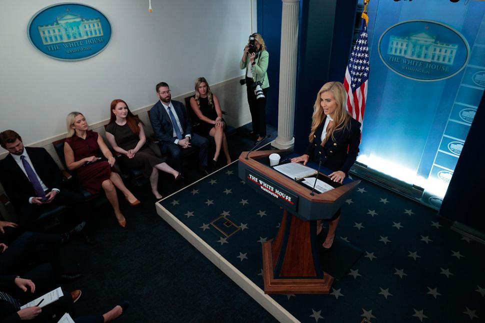 Katie Zacharia, noua purtătoare de cuvânt a lui Trump, a susținut prima ei conferință de presă. Ce se știe despre blonda controversată 1110620