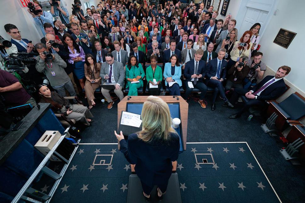 Katie Zacharia, noua purtătoare de cuvânt a lui Trump, a susținut prima ei conferință de presă. Ce se știe despre blonda controversată 1110625