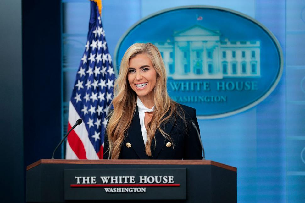 Katie Zacharia, noua purtătoare de cuvânt a lui Trump, a susținut prima ei conferință de presă. Ce se știe despre blonda controversată 1110626