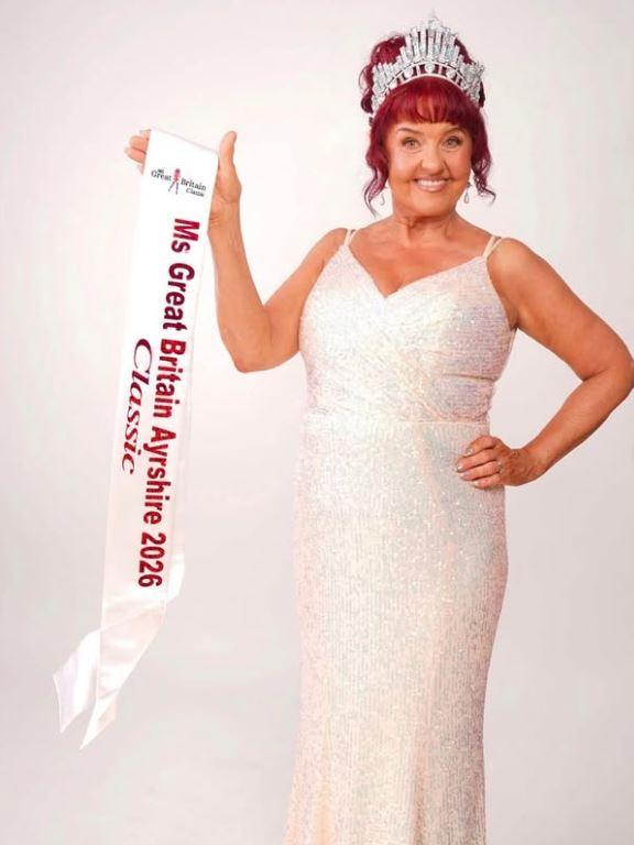 La 71 de ani, Ann participă la Miss Marea Britanie. Și-a făcut și brand de cosmetice: Ne rujăm și ne coafăm și dacă suntem în vârstă 1110455