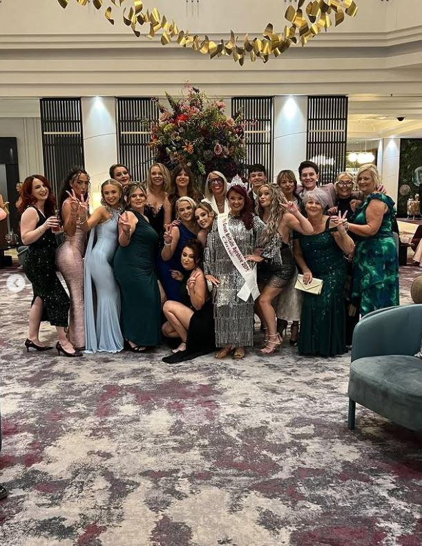 La 71 de ani, Ann participă la Miss Marea Britanie. Și-a făcut și brand de cosmetice: Ne rujăm și ne coafăm și dacă suntem în vârstă 1110456