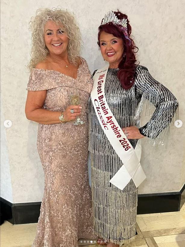 La 71 de ani, Ann participă la Miss Marea Britanie. Și-a făcut și brand de cosmetice: Ne rujăm și ne coafăm și dacă suntem în vârstă 1110458