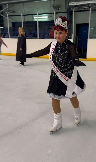 La 71 de ani, Ann participă la Miss Marea Britanie. Și-a făcut și brand de cosmetice: Ne rujăm și ne coafăm și dacă suntem în vârstă 1110461