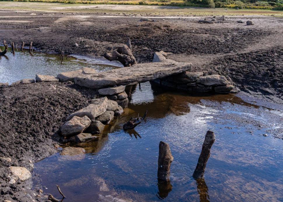 Seceta a scos la iveală sate vechi de 4.000 de ani, ascunse sub apele unui lac de acumulare din Anglia 1110520