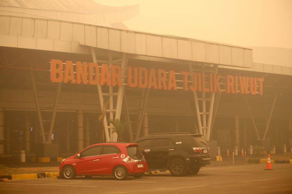 Cine e de vină pentru aerul toxic din sud-estul Asiei. Cerul din Indonezia și Singapore e portocaliu, în Malaezia s-au închis școlile  1110703