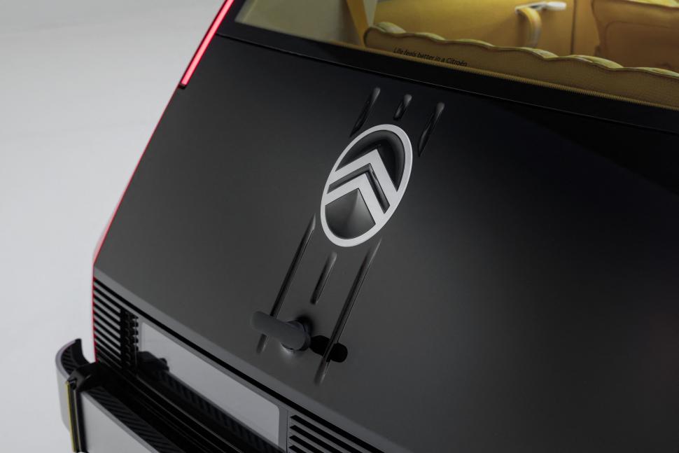 Citroën readuce la viață legendarul 2CV. Cum arată noua mașina electrică de oraș inspirată de un model care a făcut istorie  1110872