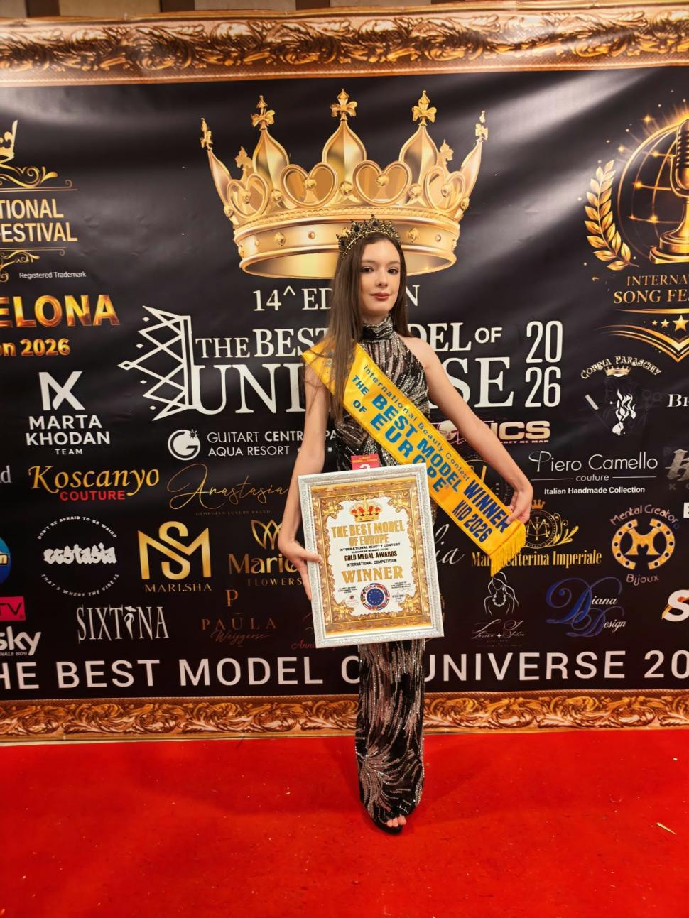 La 12 ani, o româncă se remarcă pe podiumul internațional al modelingului. Ilinca Maria Aldea a câștigat „The Best Model of Europe“ 1110811
