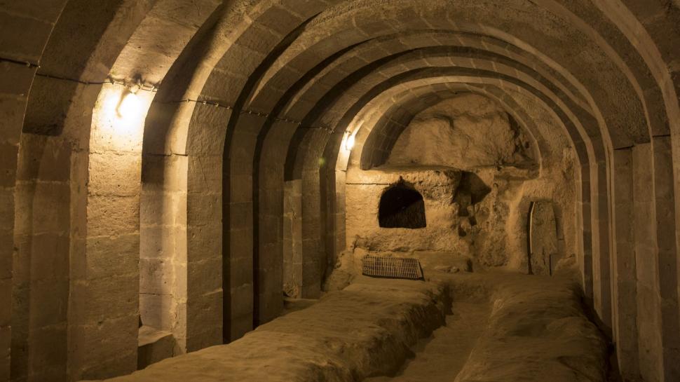A dărâmat un perete din casă iar în spatele lui a găsit un oraș subteran ascuns de secole. Acolo puteau locui 2.000 de oameni 1111191